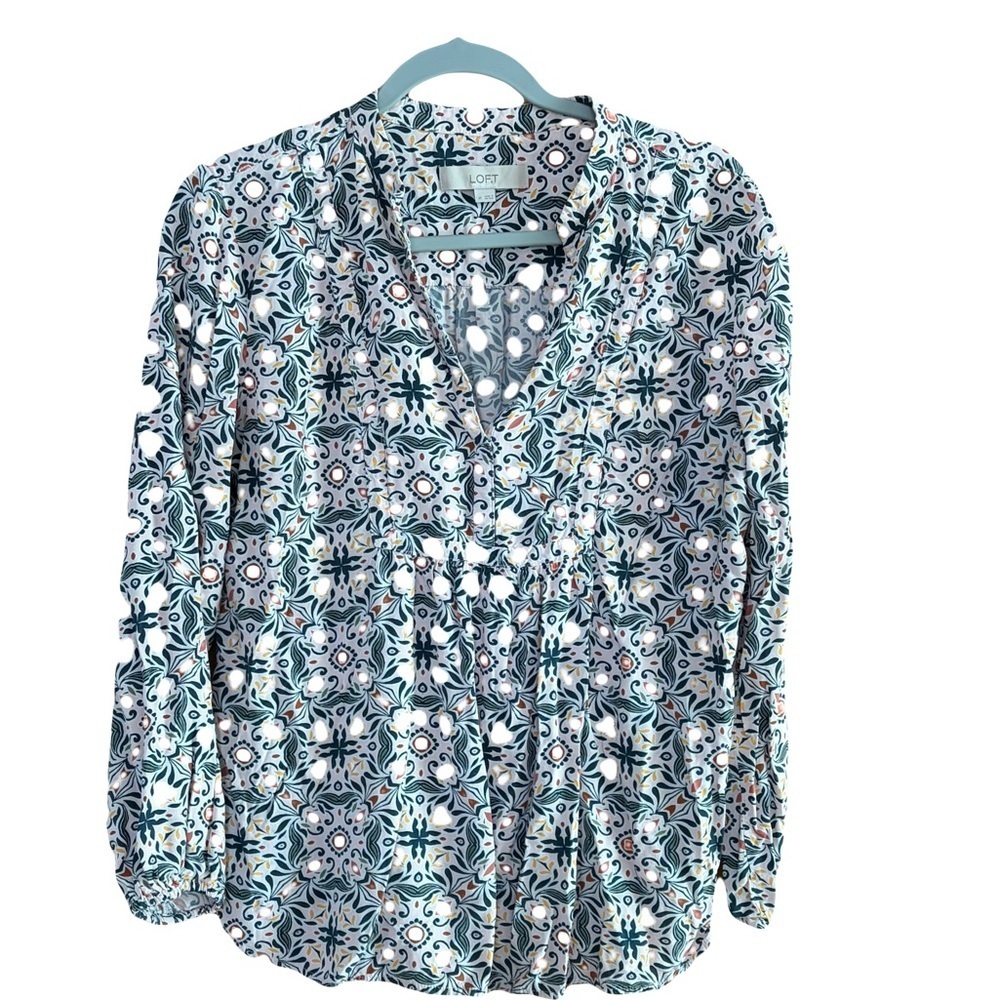 LOFT Women's Patterned Blouse - green/cream/orange v-neck size medium